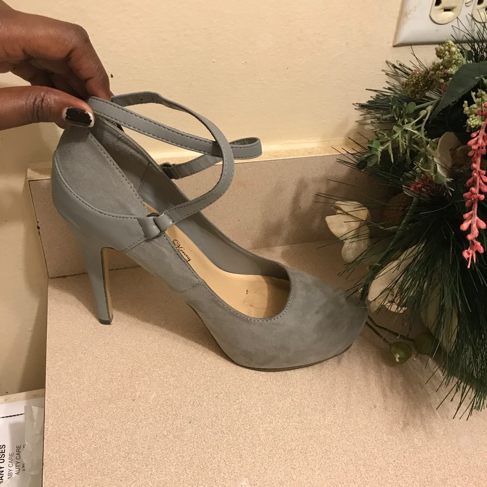Heels 👠 - Picture 2 of 3